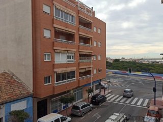 The house has 3 bedrooms, 1 bathroom and about 70 m2.The..
