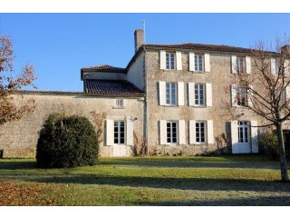 Spacious Renovated House Between Cognac..