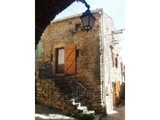 Maison en pierres entierement renovee..