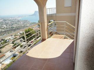 STUNNING VIEWS 4 BEDS SEMI