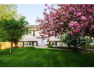 3 bedroom House For Sale: 10 Bird Ln..