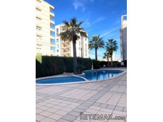 Precioso ático con impresionantes vistas despejadas al mar..