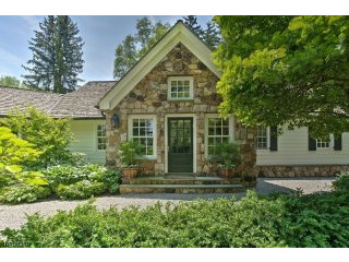 4 bedroom Detached House For Sale: 106..