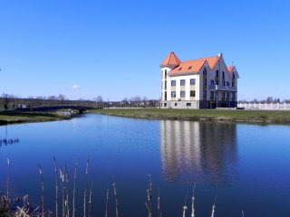 Beautiful Mansion On The Island Dole In..