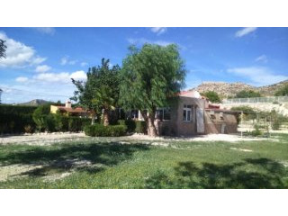 Villa with pool 20mins from beaches..