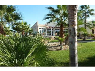 2 Bed apartment with large rooftop..
