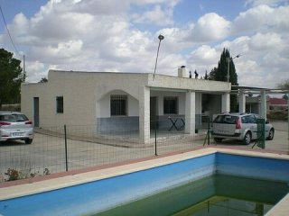 4 BED DETACHED VILLA IN CREVILLENTE