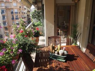 Luxurious two bed in great location