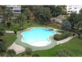 Apartment overlooking the sea and the..