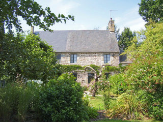 4 Bedroom Stone House With Attached 1..