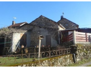 Nice Detached House with Outbuilding