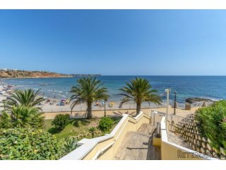 Apartamento de capricho colgando del mar en primera línea..