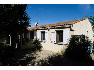 3 Bed Bungalow With Swimming Pool