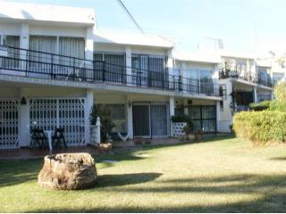 Apartment - Immaculate 1 bedroom 1st..