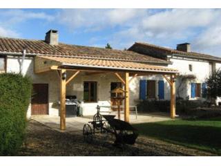 Renovated longère with 1-bed gite and..
