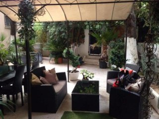 Chic Apartment With Garden Terrace
