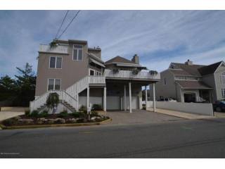 5 bedroom Flat For Sale: 1045 Barnegat..