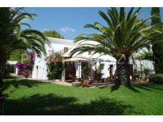 A beautifully restored finca set in..