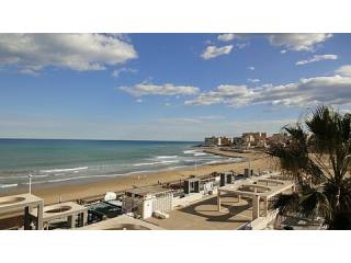 * STUNNING FRONT LINE BEACH APARTMENT