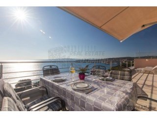 Penthouse u gradu Krku! Prvi red do mora!Tražena lokacija!