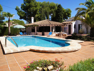 4 Bedrooms - Villa - Alicante - For Sale