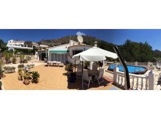 3 Bedrooms - Villa - Alicante - For Sale