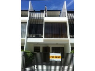Laguna Park - Contemporary 3-Bedroom..