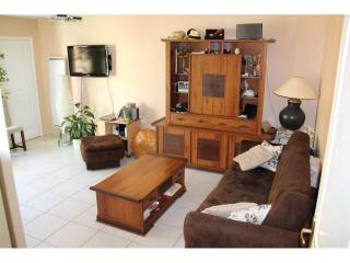 Comfortable two bed a stones throw from..