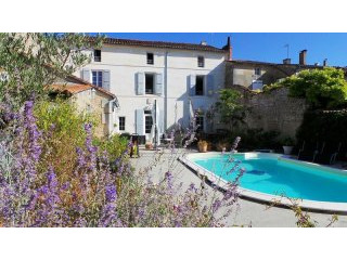 Attractive Townhouse With Pool