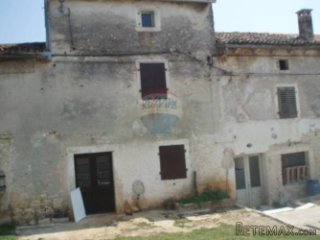Istra, Kanfanar- Stara istarska kuća u nizu s 660m2 urb....
