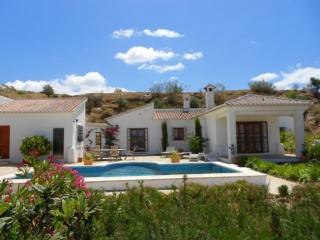 Country Houses for Sale in Moclinejo..
