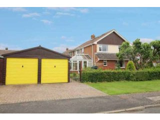 4 bedroom, Semi-detached House house..
