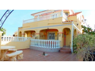 3 Bedroom Semi-Detached House Ref:..