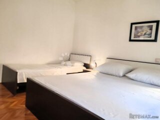 Kamena kuća s 3 apartmana, 100m od mora