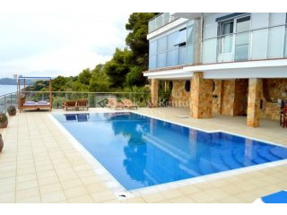 Luxury House In A Privileged Area With..