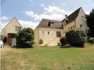 Set On The Heights Of Sarlat Stone..