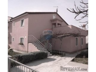 Lijepa kuća u Puli s pogledom na more
