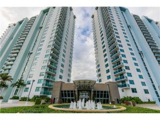 3 bedroom Flat For Sale: 2641 N..