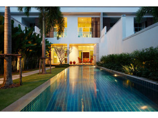 Modern 4-Bedroom Duplex Condominium..