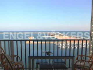 GORGEOUS PENTHOUSE IN FRONTLINE OF..