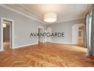 Stately classic Viennese apartment in..