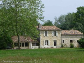 BEAUTIFUL STONE PROPERTY WITH POOL IN 3..