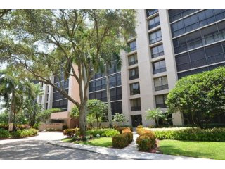 20100 Boca West Dr #125, Boca Raton, FL..