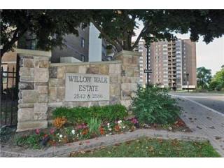 $255,000 W3240358 805 - 2556 Argyle..
