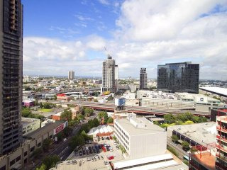 Spectacular Views, Subtle Verve