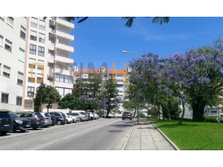 3 Bedrooms Flat For Sale - Lisboa