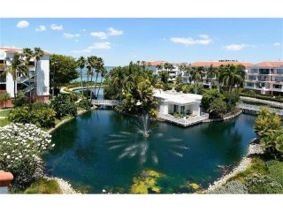 3 bedroom Town House For Sale: 370 Gulf..