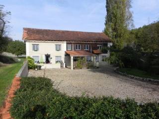 3 Bedroom Barn Conversion In Quiet..