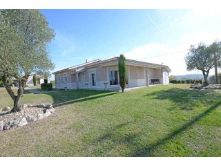Smart Contemporary Family Home In 1/2..
