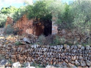 Nice building plot with a ruin in the..